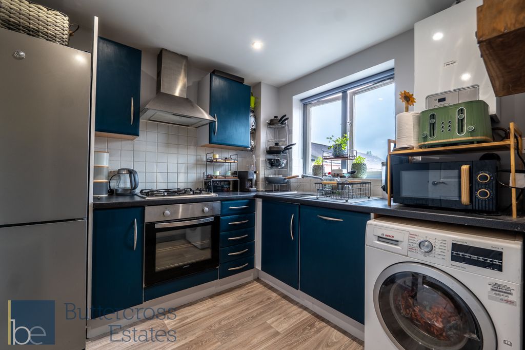 Property photo 3 of 10 Kitchen