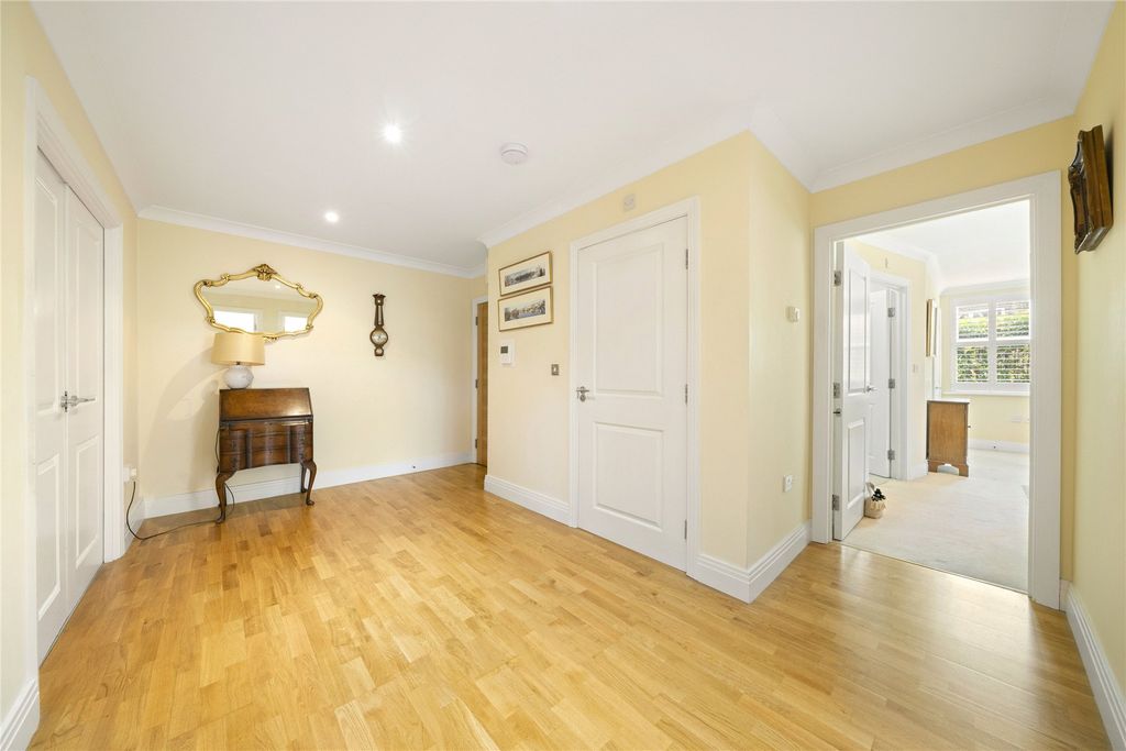 Property photo 2 of 14 Picture No. 11