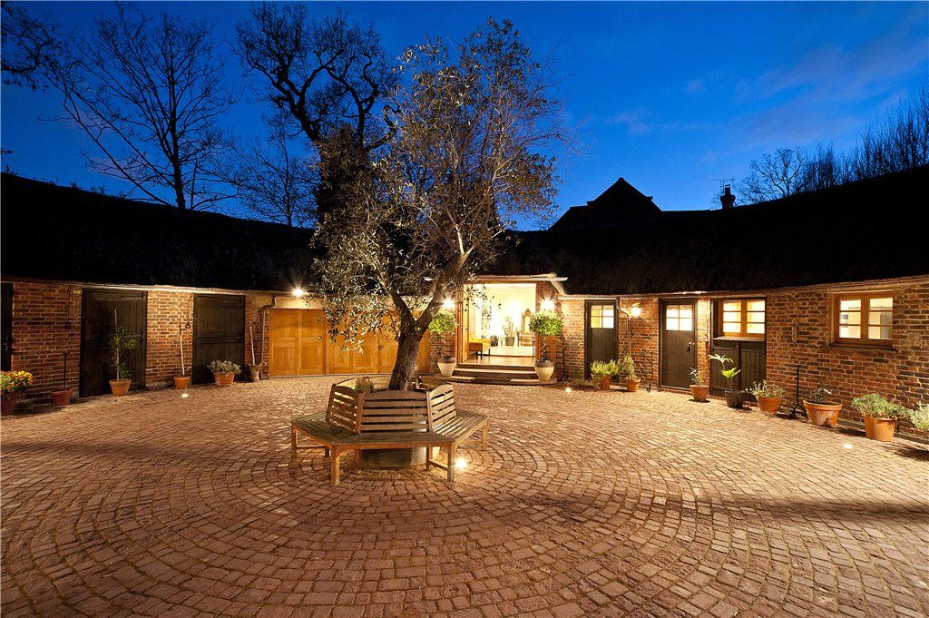 Property photo 2 of 26 Picture No. 28