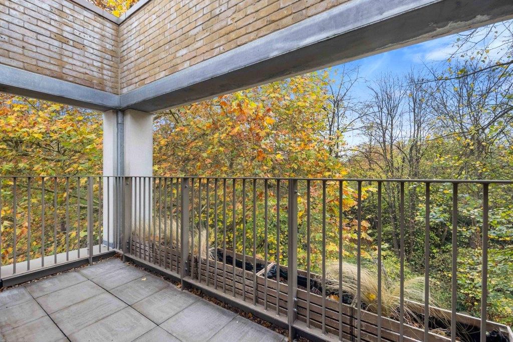 Property photo 3 of 27 Balcony