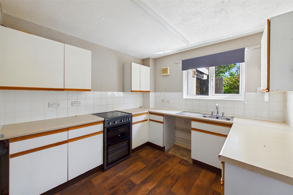 Property photo 3 of 15 Kitchen