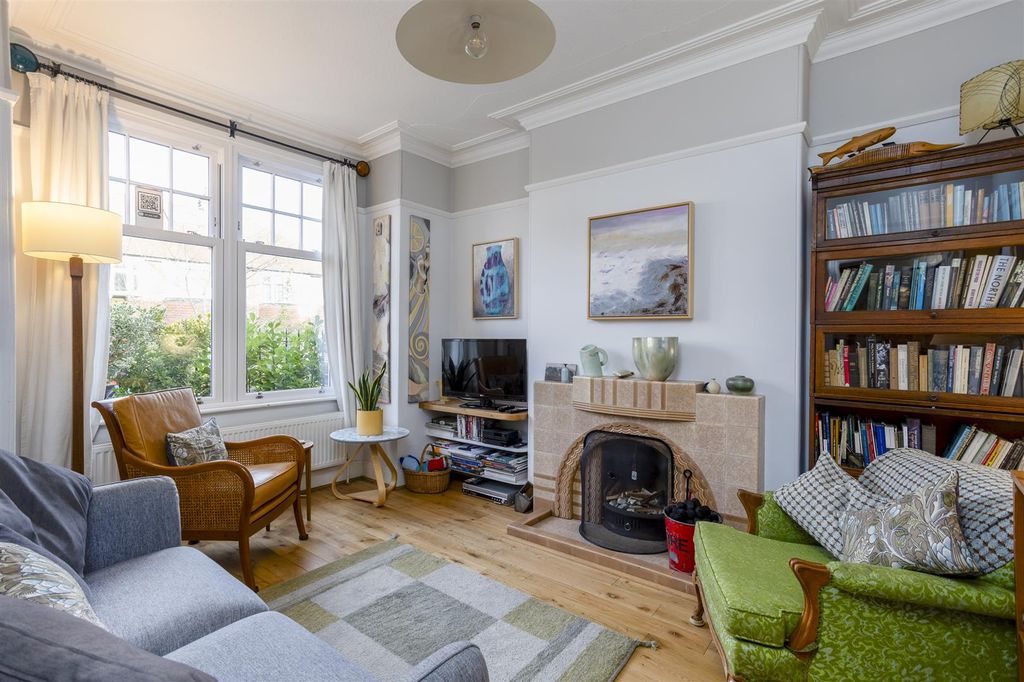 Property photo 2 of 35 30_South_Bank_Avenue_1.Jpg