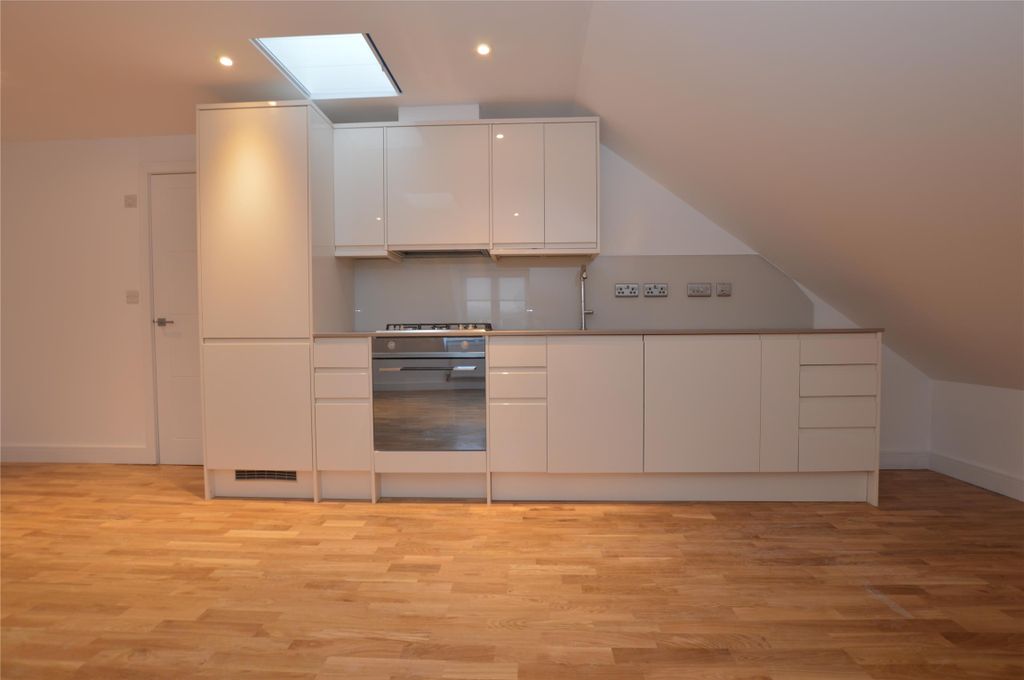 Property photo 2 of 8 Kitchen