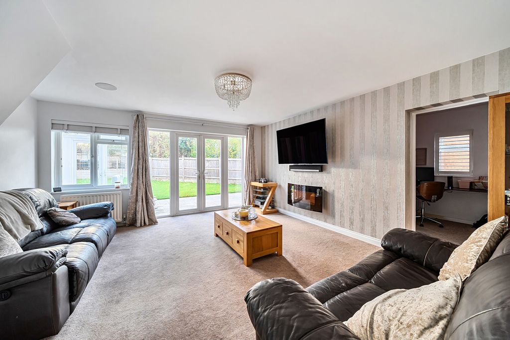 Property photo 2 of 21 Lounge