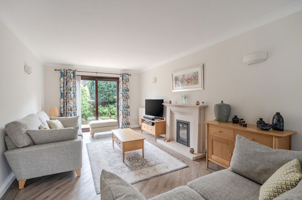 Property photo 2 of 15 1514686-13-1A06Bb...