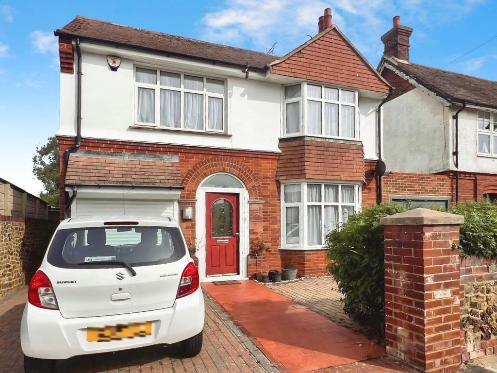 Property photo 2 of 27