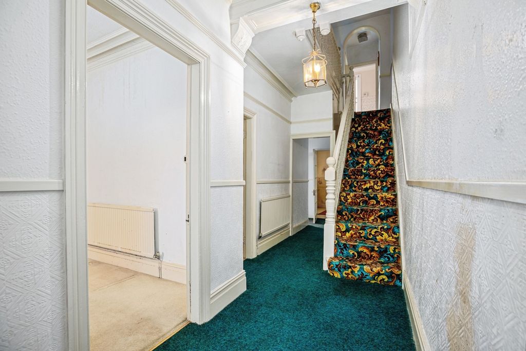 Property photo 3 of 27 Pbox-Img.Jpg