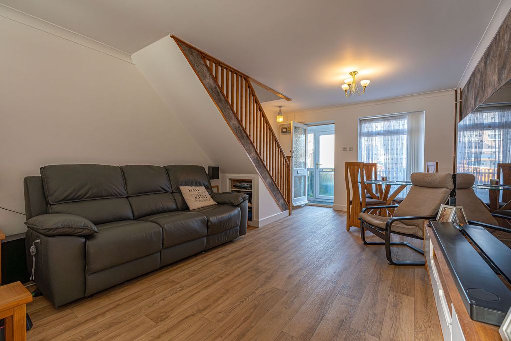 Property photo 2 of 21