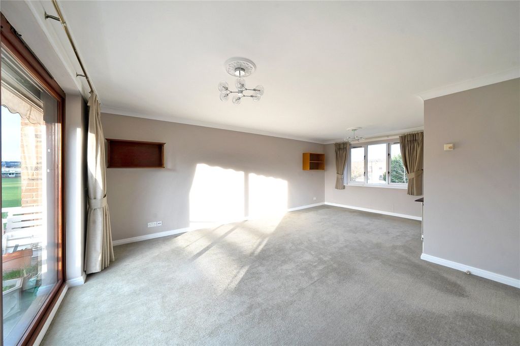 Property photo 1 of 27 Picture No. 12