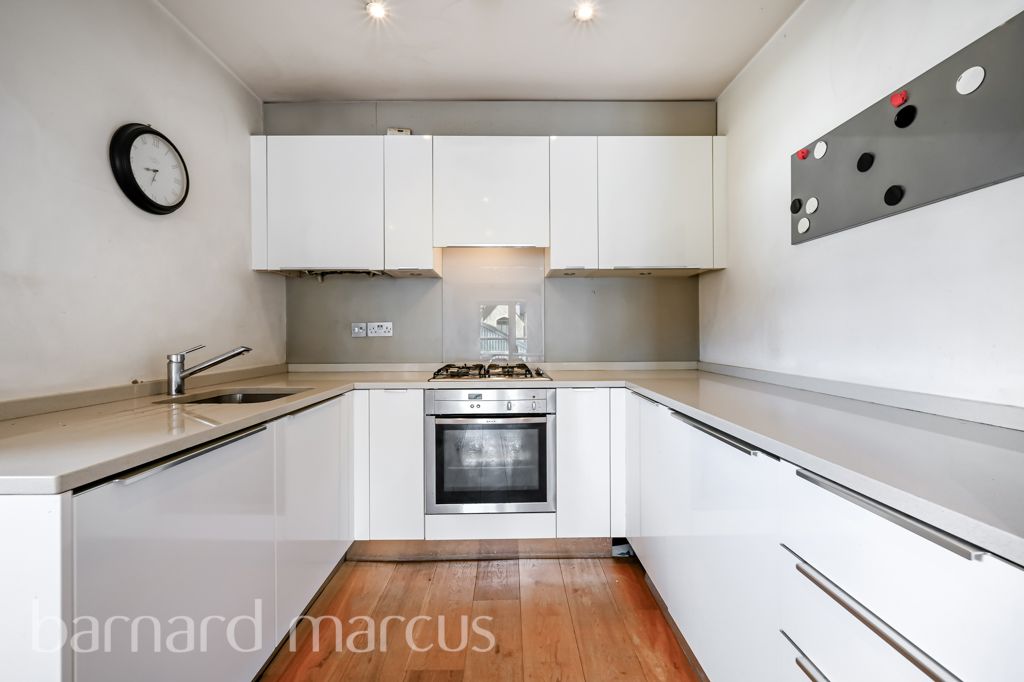 Property photo 2 of 8 Kitchen
