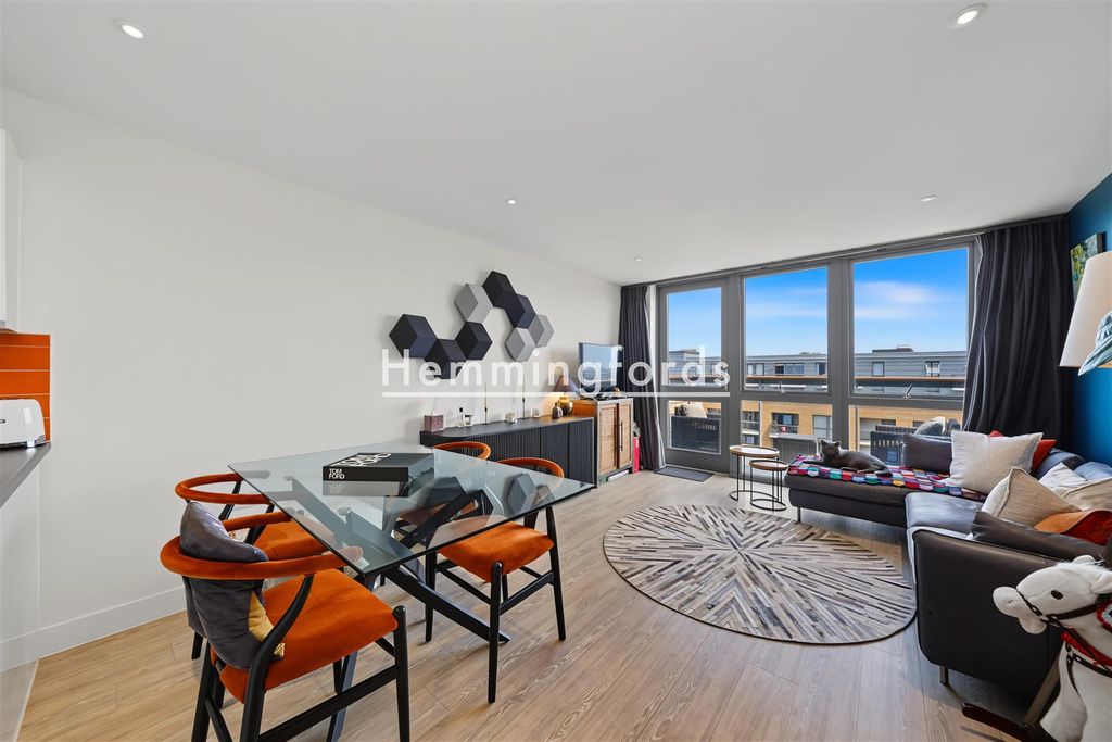 Property photo 1 of 15 Packington Square N1-13.Jpg