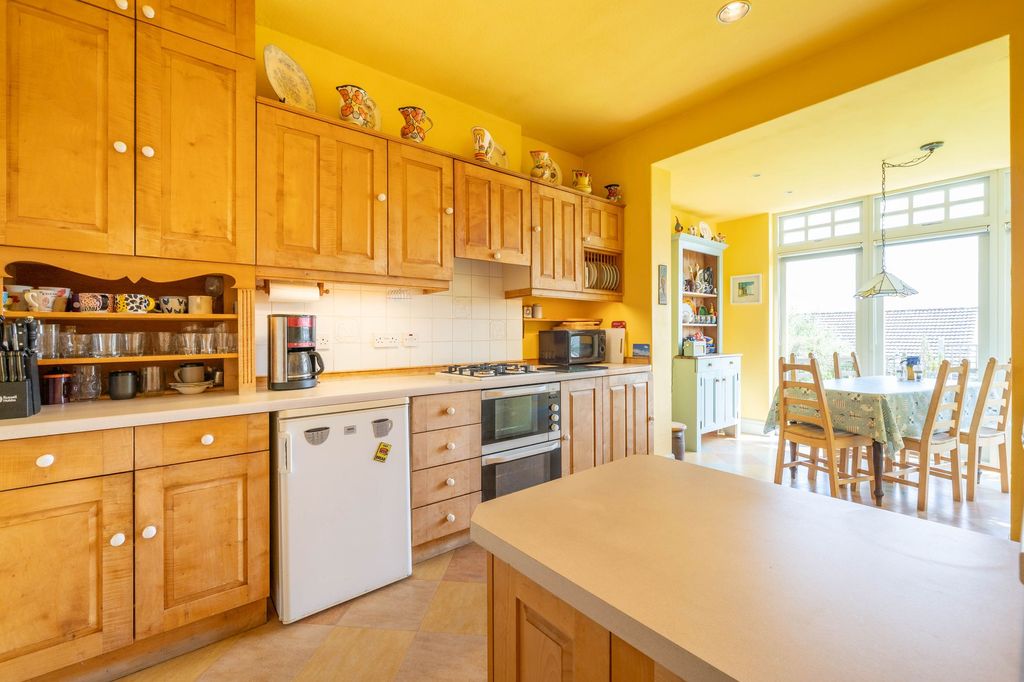 Property photo 3 of 41