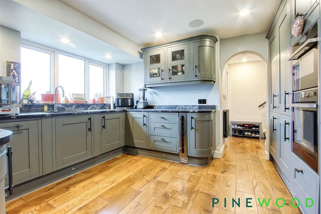 Property photo 3 of 20 Kitchen