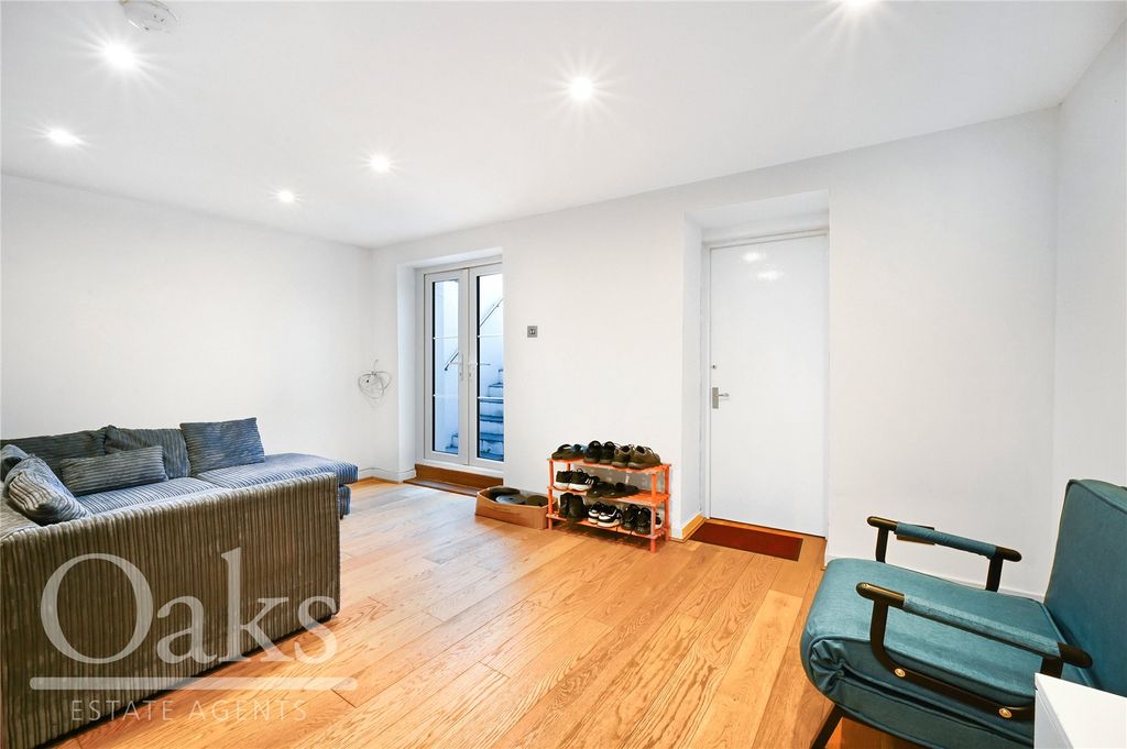 Property photo 3 of 8 Picture No. 05