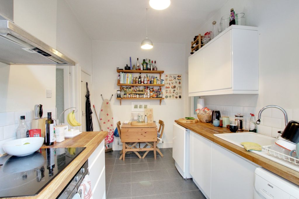 Property photo 3 of 12 Kitchen 1