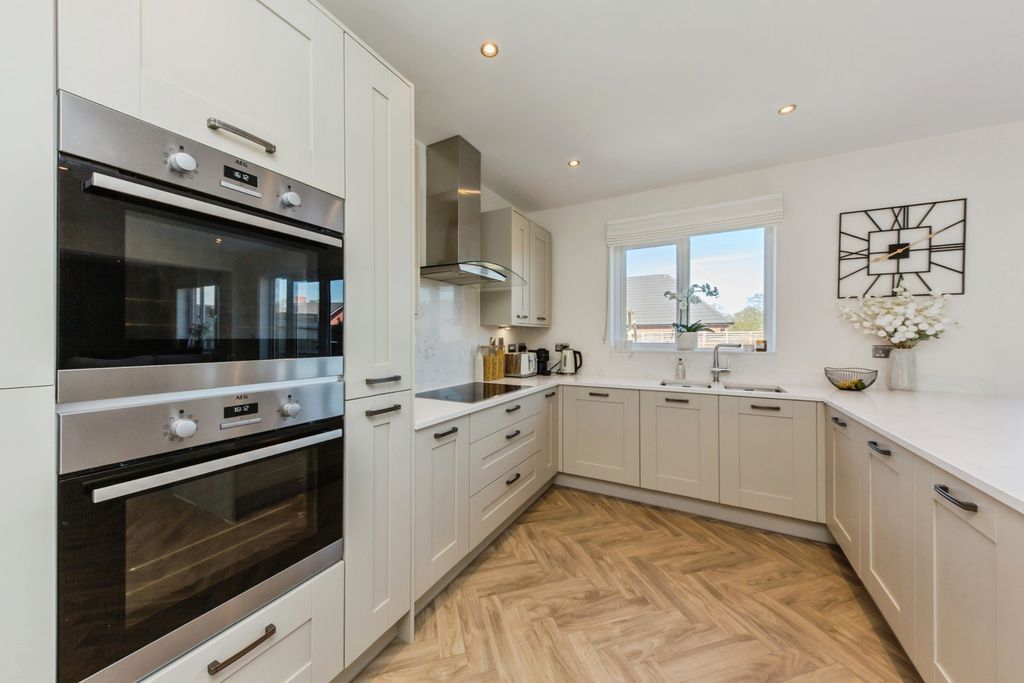Property photo 3 of 21 Pbox-Img.Jpg
