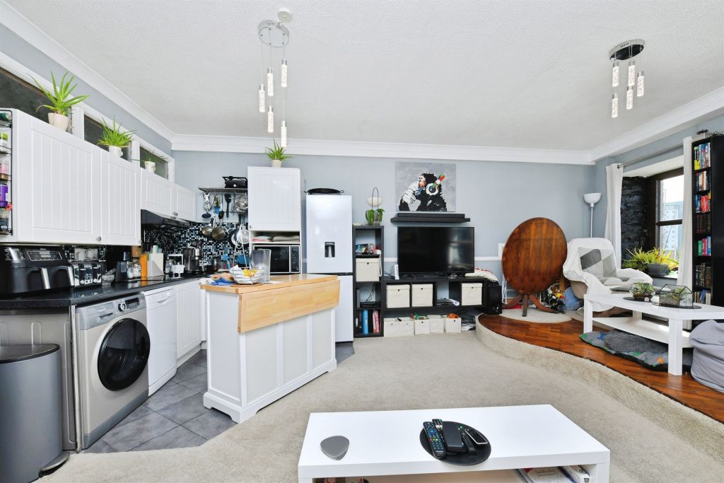 Property photo 3 of 14