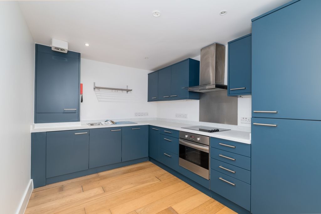 Property photo 3 of 11 Kitchen (1)