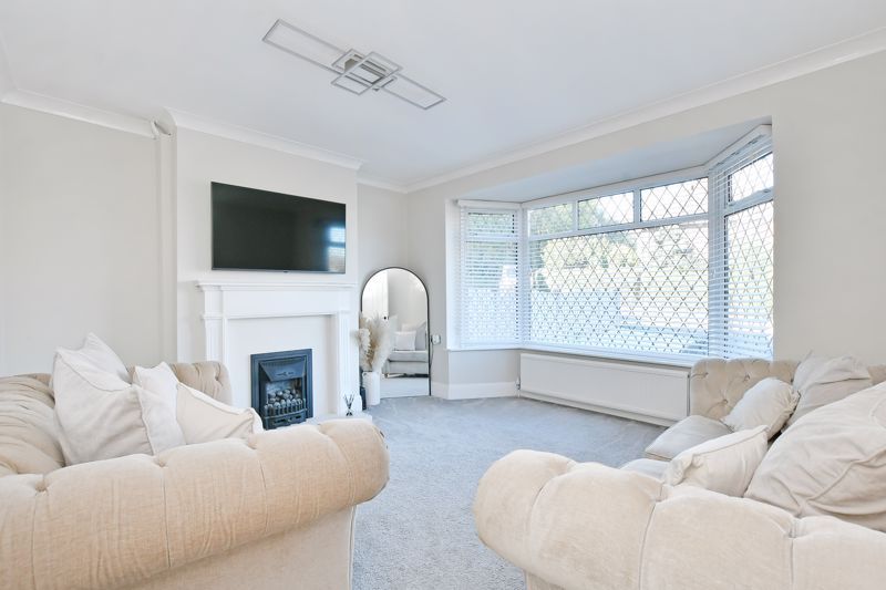 Property photo 3 of 34 Living-Room