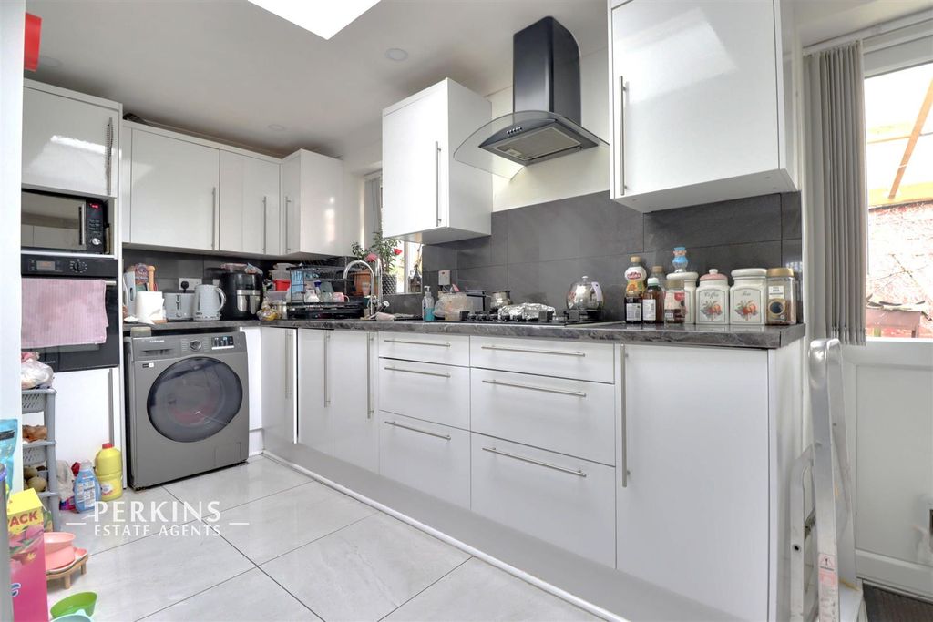 Property photo 2 of 9 Kitchen.Jpg