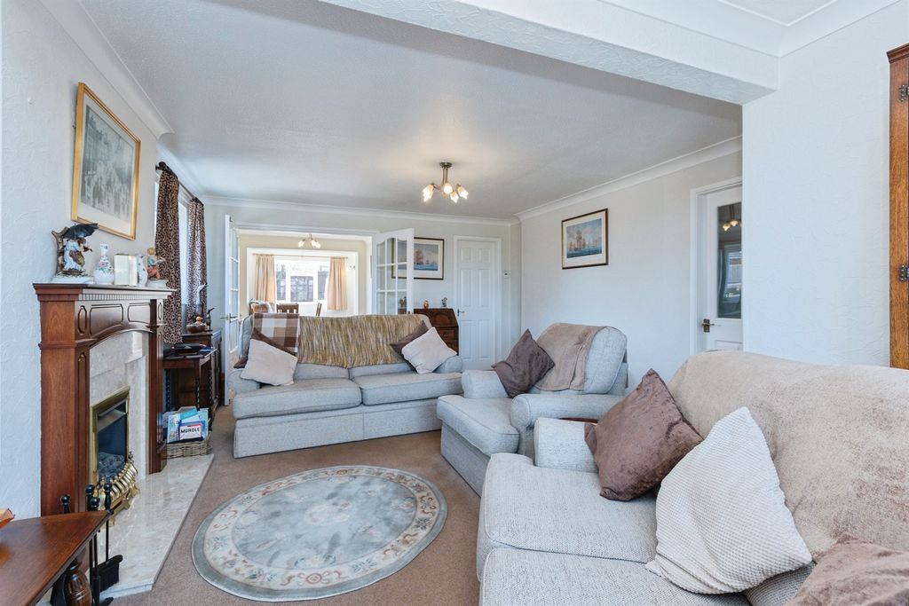 Property photo 2 of 19