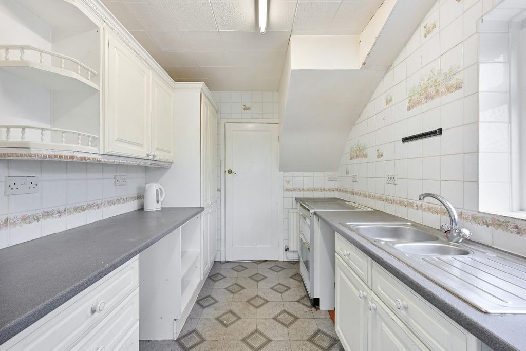 Property photo 3 of 13 Canons Lane