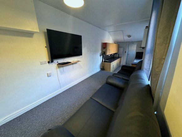 Property photo 3 of 18 8560622.Jpg