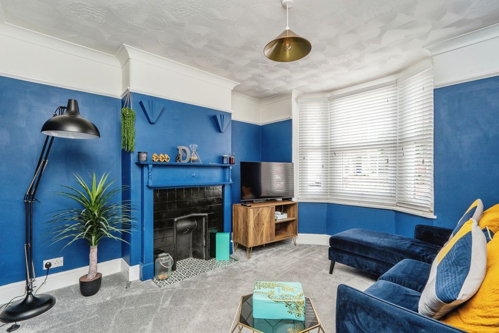 Property photo 2 of 15 Lounge