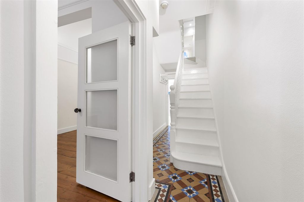 Property photo 3 of 17 76 Pepys Road,15.Jpg