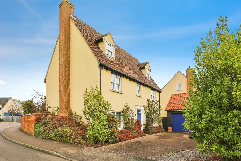 Property photo 1 of 17 Front Garden