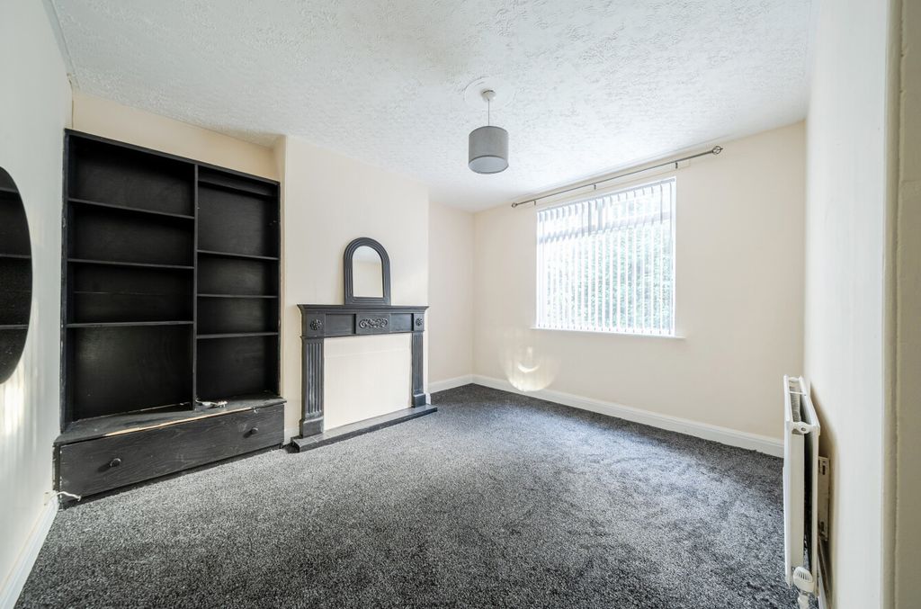 Property photo 3 of 10 Dining Room