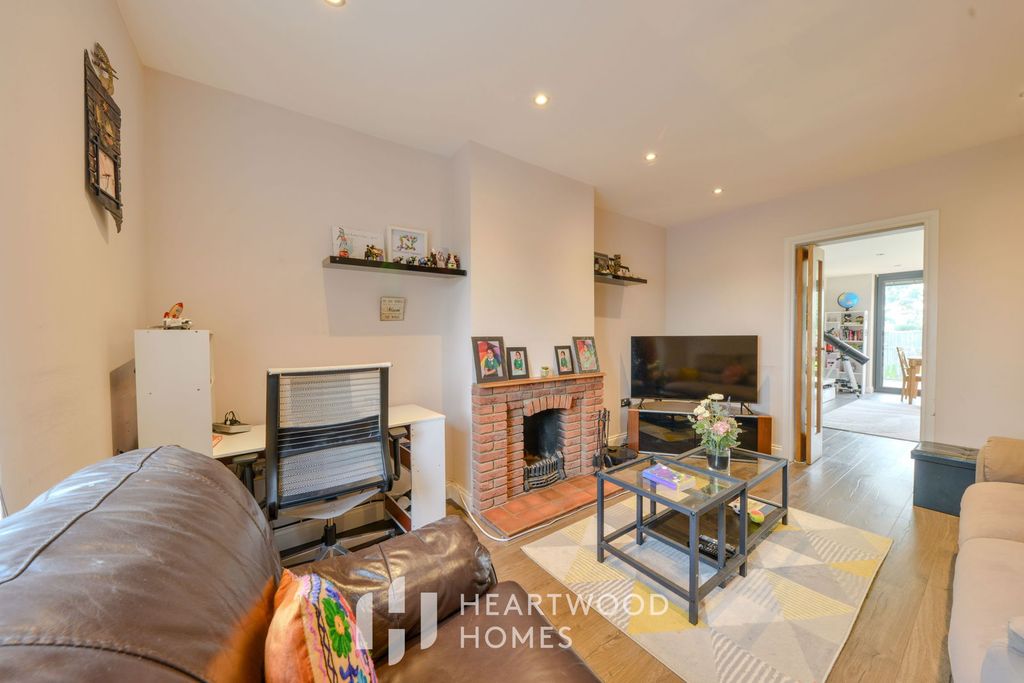 Property photo 3 of 33