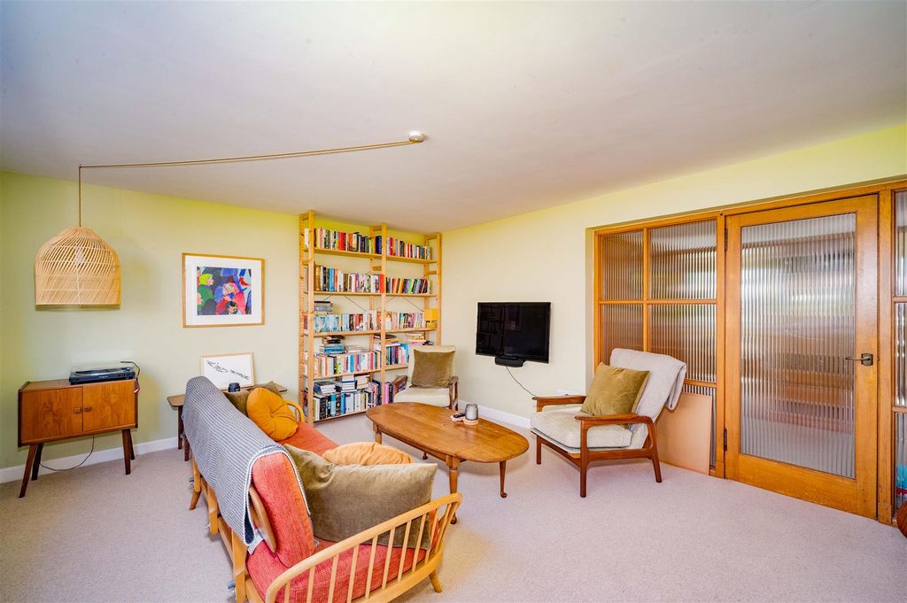 Property photo 3 of 19 3 Windsor Court Dundee-2.Jpg