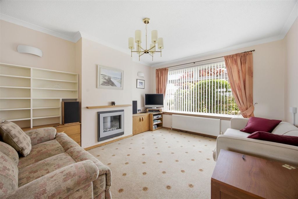 Property photo 3 of 23 19-6_Ninians_Rise_Kirkintilloch_006.Jpg