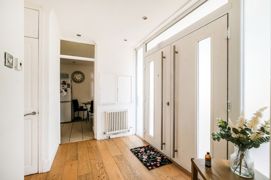 Property photo 3 of 20 Entrance