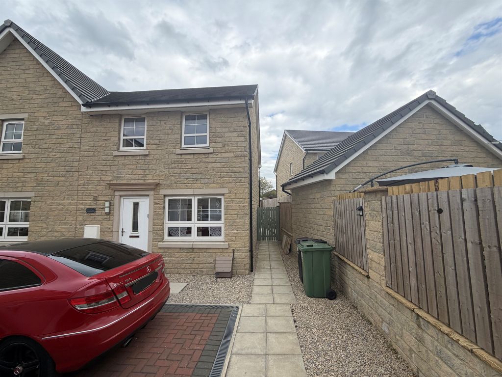 Property photo 1 of 3