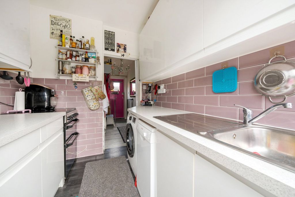 Property photo 3 of 12 Kitchen