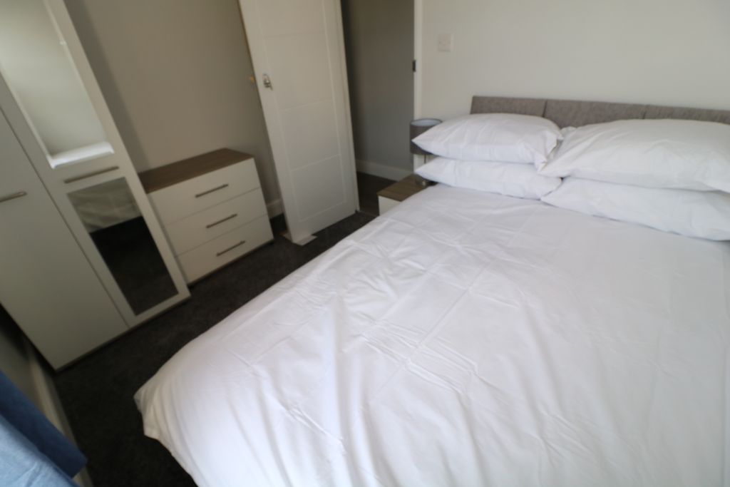 Property photo 3 of 6 Room 2