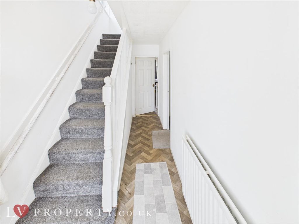 Property photo 3 of 18 Cam05016G0-Pr0104-St