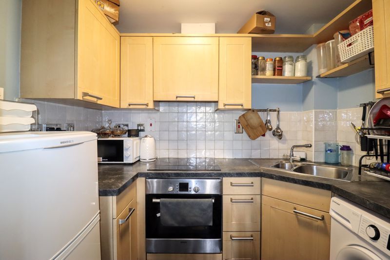 Property photo 3 of 9 Kitchen