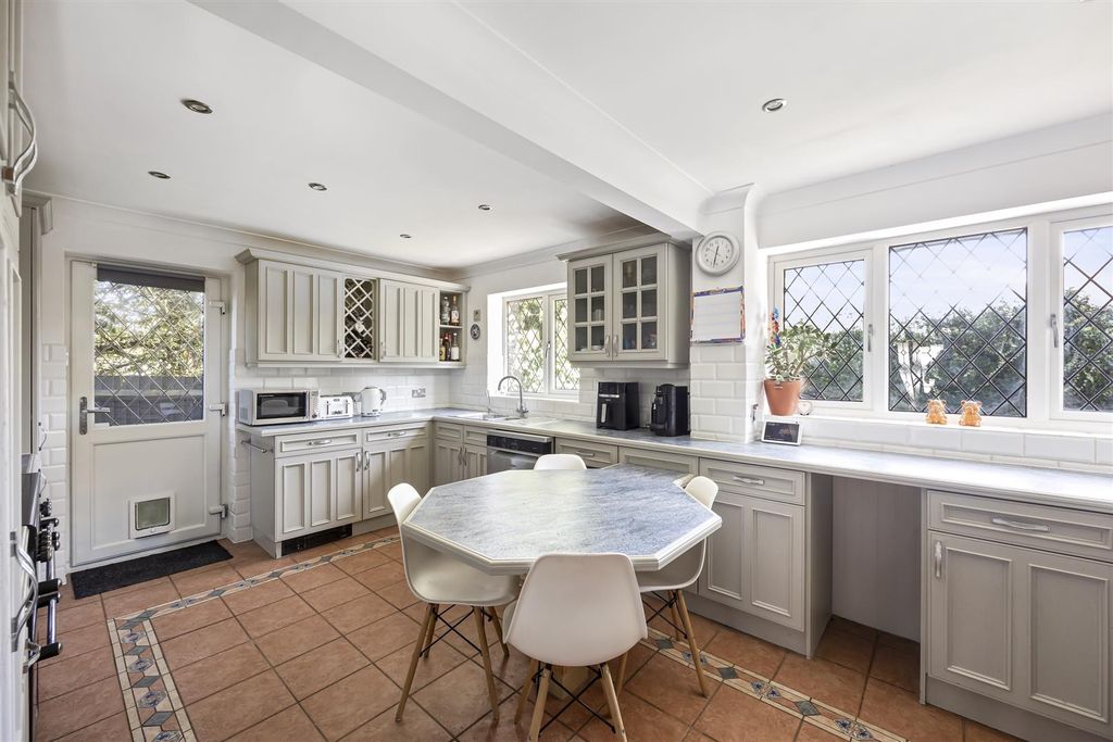 Property photo 3 of 38