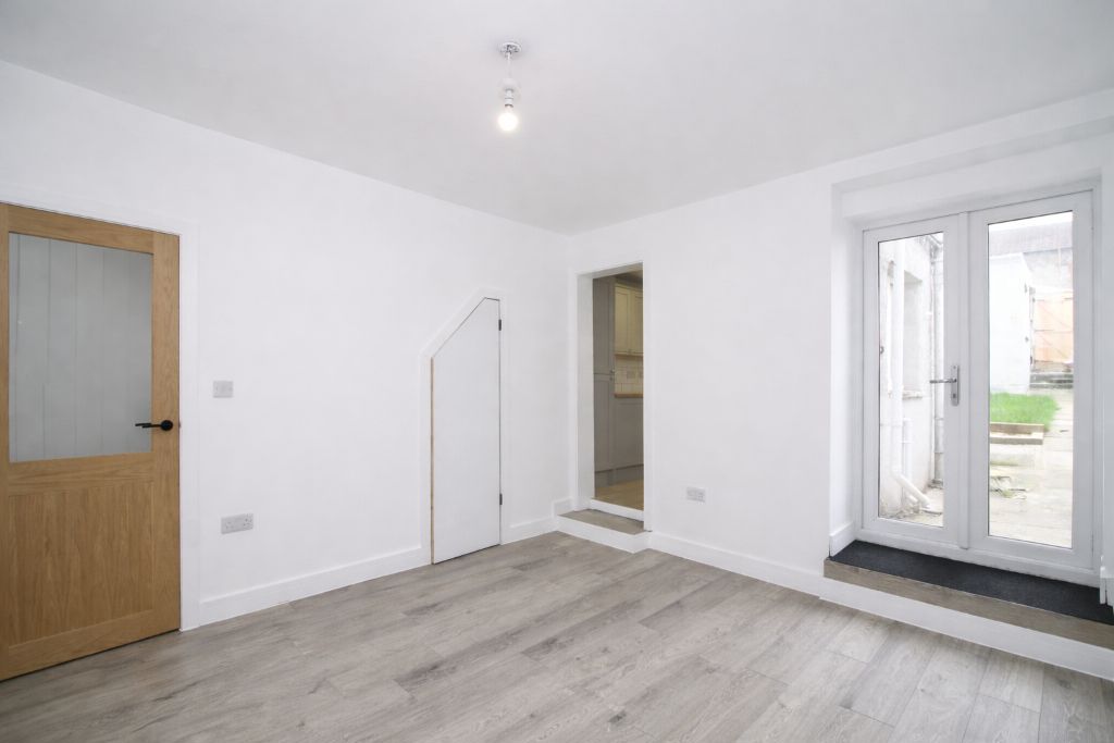 Property photo 3 of 14 Dining Room