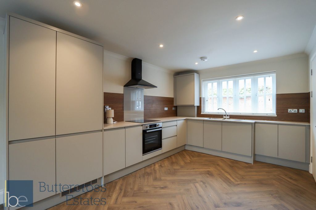 Property photo 3 of 14 Kitchen