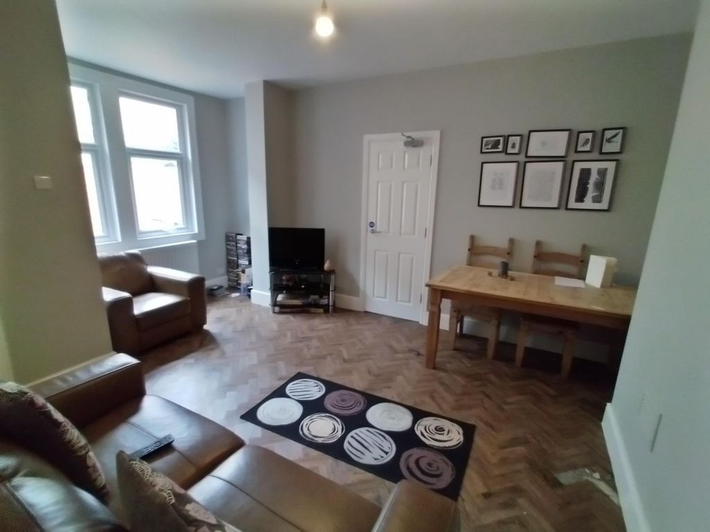 Property photo 2 of 11 (Main)