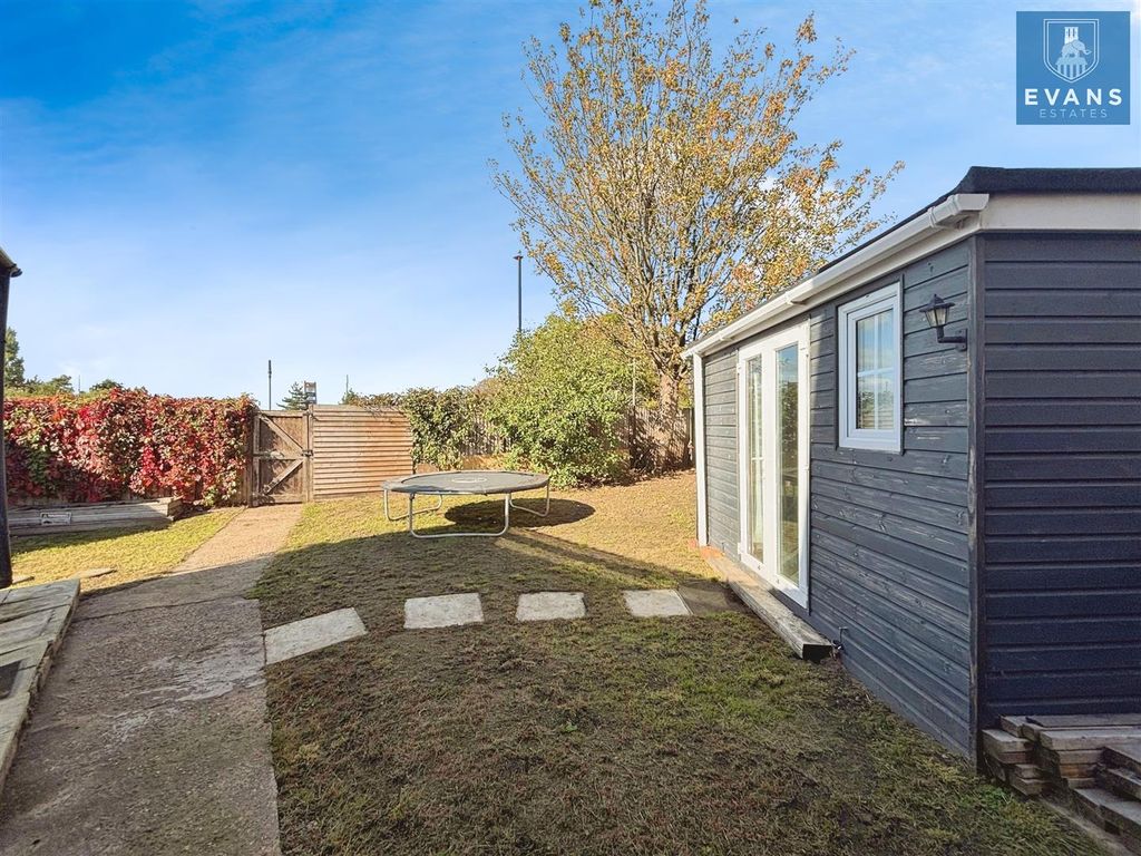 Property photo 2 of 27 Garden