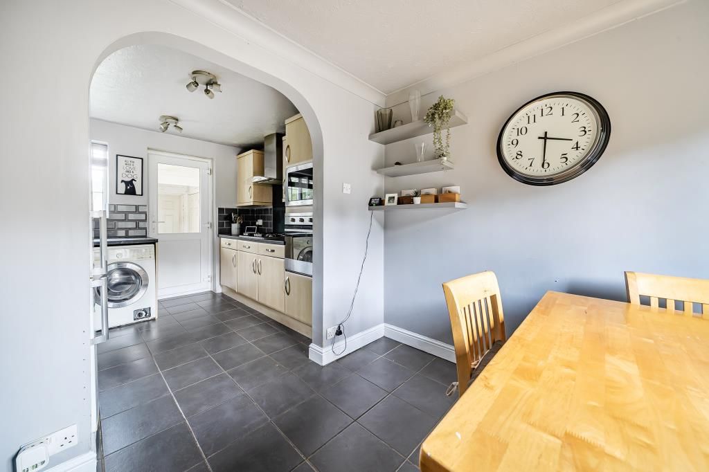 Property photo 2 of 11 Kitchen