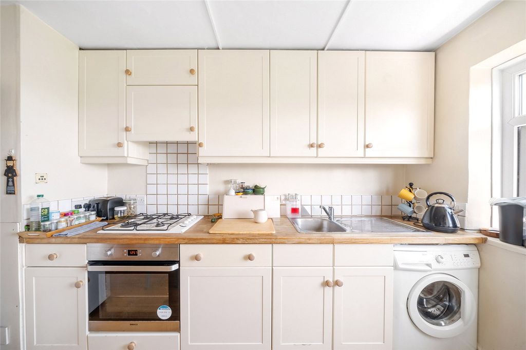 Property photo 2 of 10 Kitchen