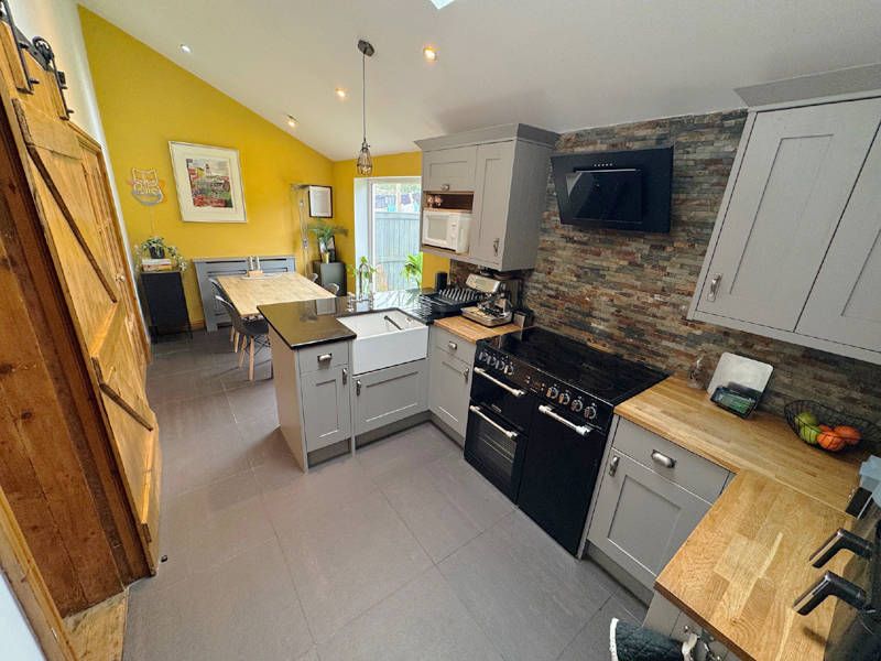 Property photo 3 of 30 Dining Kitchen