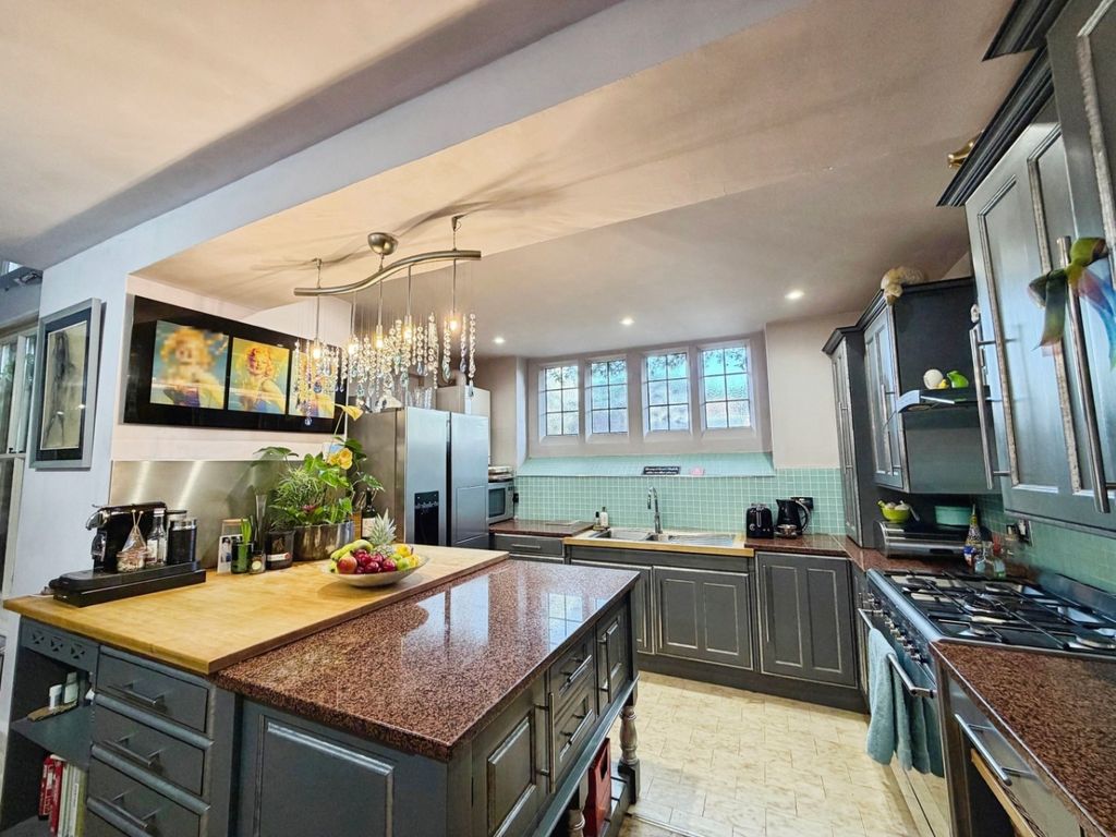 Property photo 3 of 21 4869735