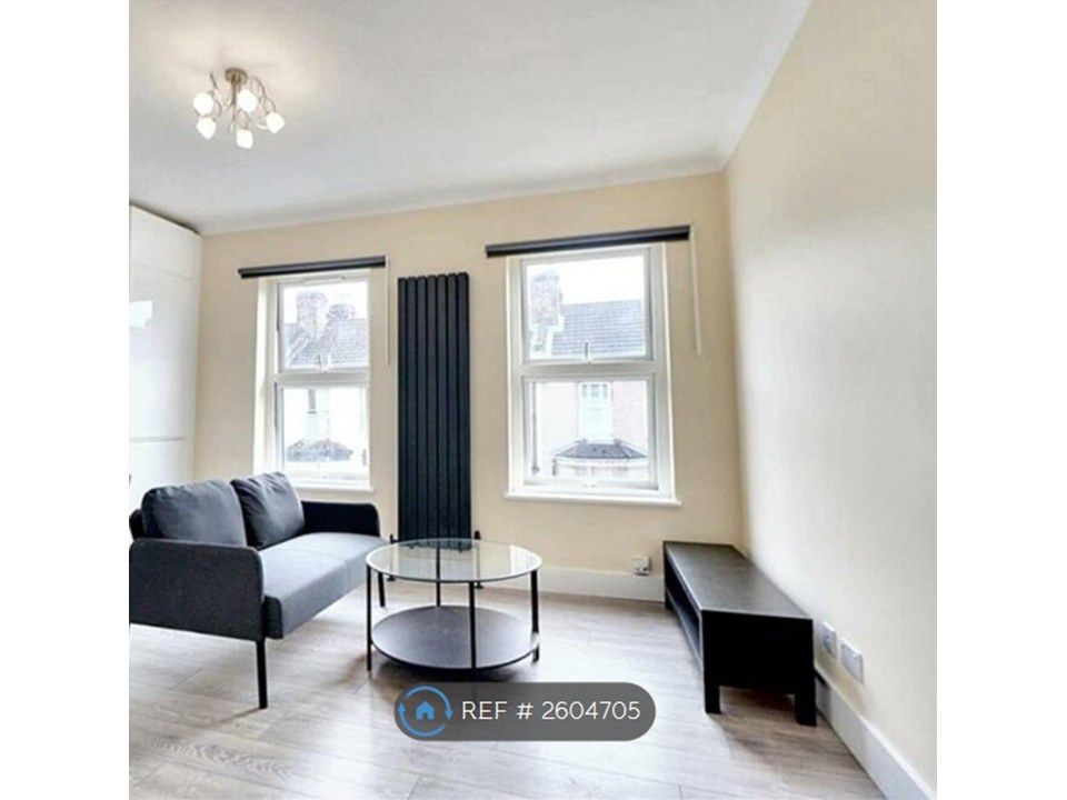 Property photo 1 of 10 Living